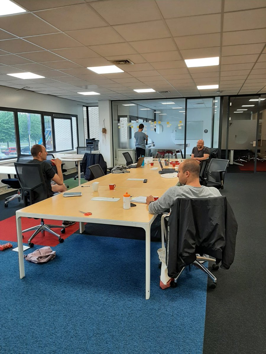 Braaaaaainstorm Talentendag 2021. Hier wordt hard gewerkt door trainers van <a href="/labc_triathlon/">LABC Triathlon</a> <a href="/UZSCUtrecht/">UZSC</a> <a href="/fcutrecht/">FC Utrecht</a> en <a href="/U_Track/">U-Track (atletiek)</a> . #19sept #SaveTheDate #UtrechtTalentendag2021 #SamenNaarDeToekomst