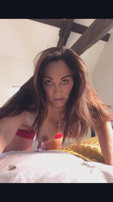 Afternoon my loves I hope your all well. Just about to log on to https://t.co/hwvzHMcw2r https://t.co/jZ6hqjKou7&hellip;