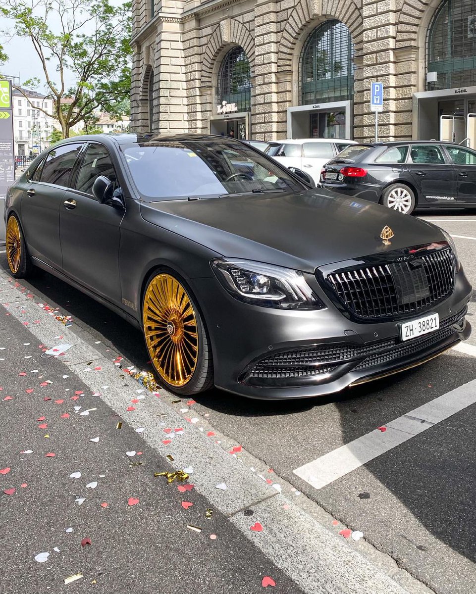 mbmaybachfans's tweet photo. 24K Golden MAYBACH S-Class β
πΈ: @germanalphacars
#mercedesbenz #mercedesamg #mercedesbenzmaybachfans #s63 #s63amg #w222 #sclass #s560 #s650 #s500 #s600 #s400 #mbux #newsclass #w223 #s580e #mercedes #digitallight #s680 #s63e #s73e #s63eamg #s73eamg #s65 https://t.co/CzUphGgVEf