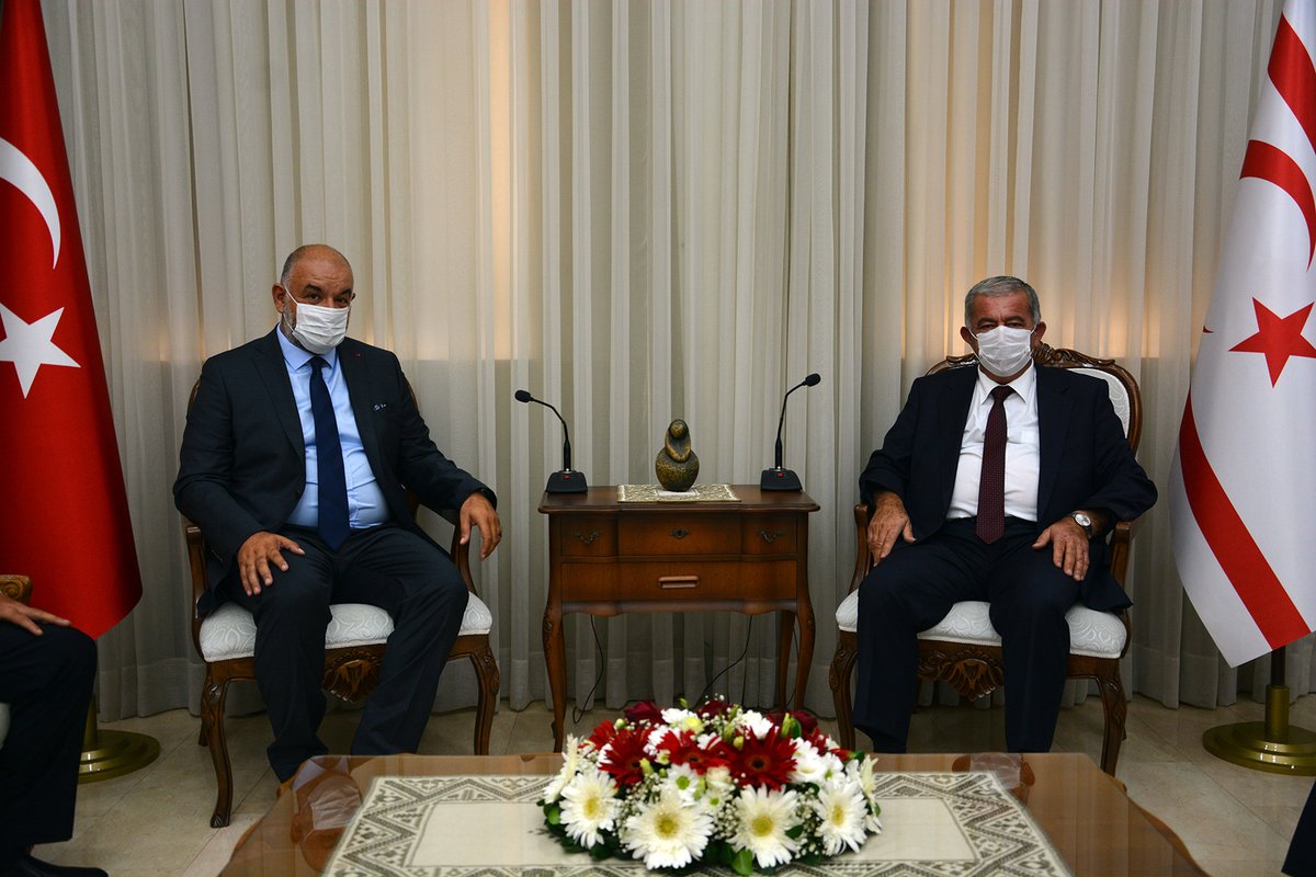 Cumhuriyet Meclisi Başkanı Önder Sennaroğlu, Rasıh Reşat Başkanlığındaki Dış Basın Birliği heyeti kabul etti.