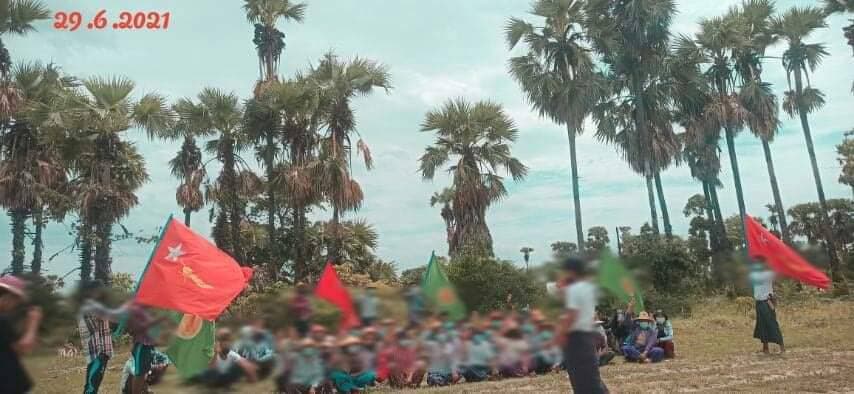 NadiZ2001's tweet photo. Villagers in the #Taze Tsp coalition staged a peaceful sit-in protest &amp; marched against the military rule. #DreadfulCovidAmidMilitaryCoup #June30Coup #WhatsHappeningInMyanmar https://t.co/KQWVPUXxn7