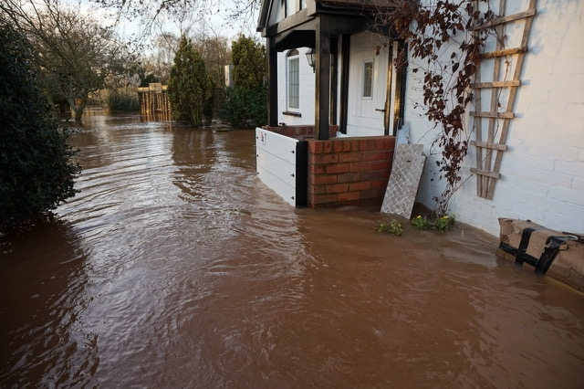 FloodArkLimited's tweet photo. In August 2020 we installed our easy-to-assemble, lightweight flood board system for a homeowner in Worcester and it has already successfully held back the floodwaters three times!

Find out more about the installation in our blog: https://t.co/VCREfa7OGk #flooding #worcester https://t.co/8g36UQfI3N