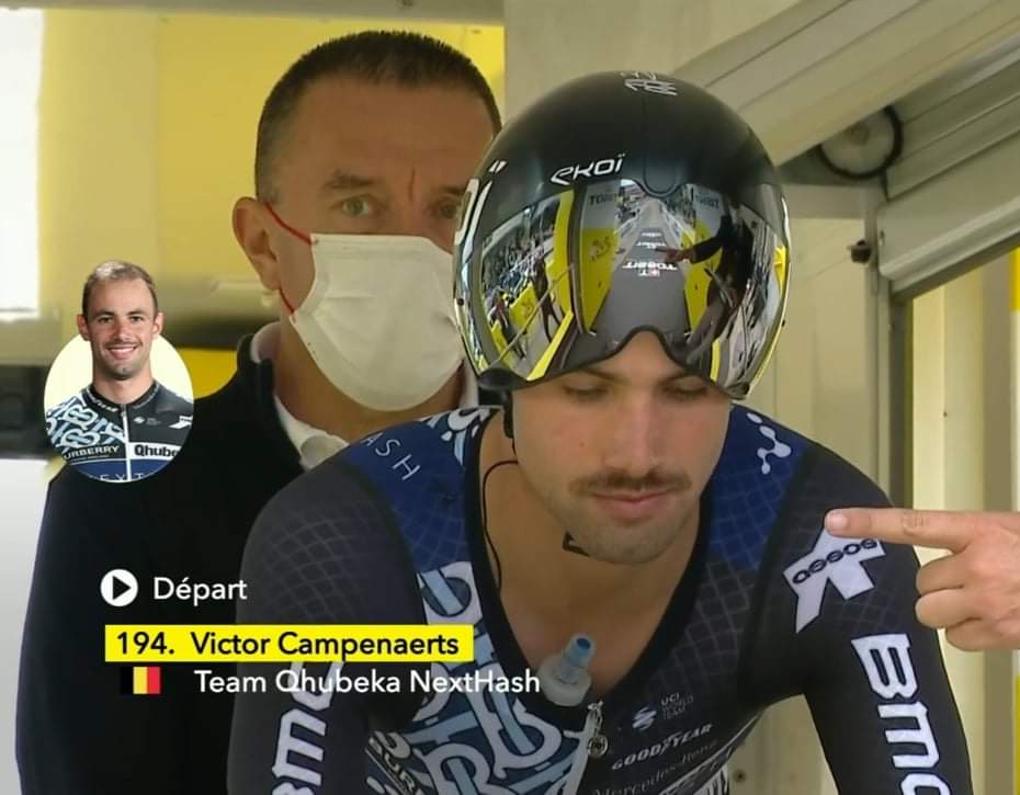GodartShow's tweet photo. Patrick, Patrick ! Juste pour vous signaler que Victor Campenaerts est parti #véritablement avec la flasque de Ricard de @Robert_Chipote qu'il a habilement glissé sous sa combinaison #AntenneVieux #TDF2021 https://t.co/KpzCuciJOp
