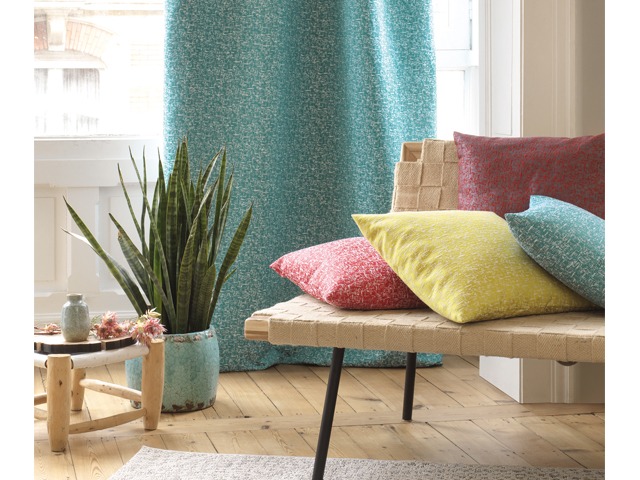 🤗En #Interiorismo Trinidad también disponemos de #𝐭𝐞𝐱𝐭𝐢𝐥𝐞𝐬 para el hogar. Estas son las nuevas #cortinas con #estampados veraniegos que nos han entrado. Visita nuestras instalaciones y conoce el catálogo completo de textiles con todas las novedades para esta temporada.