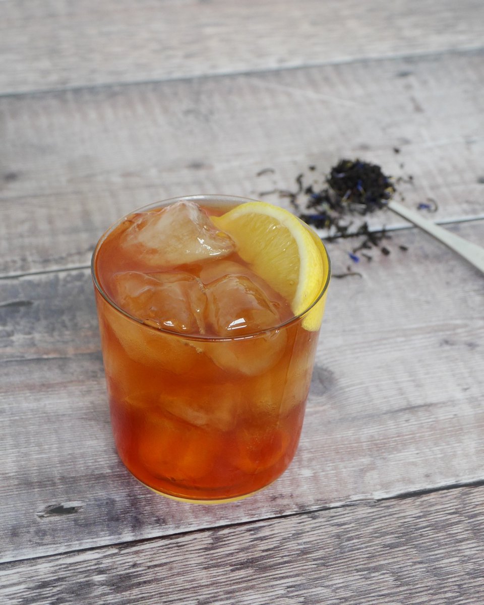 Iced Earl Grey 🔥 Cold brewed overnight... always with a slice of lemon! #specialitytea #earlgrey