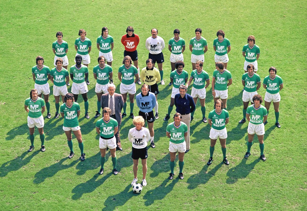 Le maillot de l'ASSE ManuFrance, celui des poteaux carrés ... ⚽ Découvre l'histoire de l'AS Saint-Etienne et de ses maillots sur notre site de maillots rétro 👕 L'histoire de l'ASSE 👉 bit.ly/3h3xJWR Nos maillots vintages 👉 bit.ly/2Q0cewQ