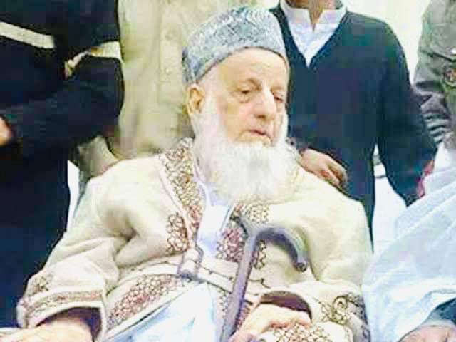 Mufti_Muhammad_'s tweet photo. إنا لله وإنا إليه راجعون

Shaykh Dr. ʿAbd al-Razzaq Iskandar - rector of the famous Binnori Town seminary in Karachi &amp; head of many organisations - has passed away at approx age of 86. He visited the UK regularly for the khatm al-nubuwwa cause. May Allah have mercy on his soul. https://t.co/lz5X71xM4X