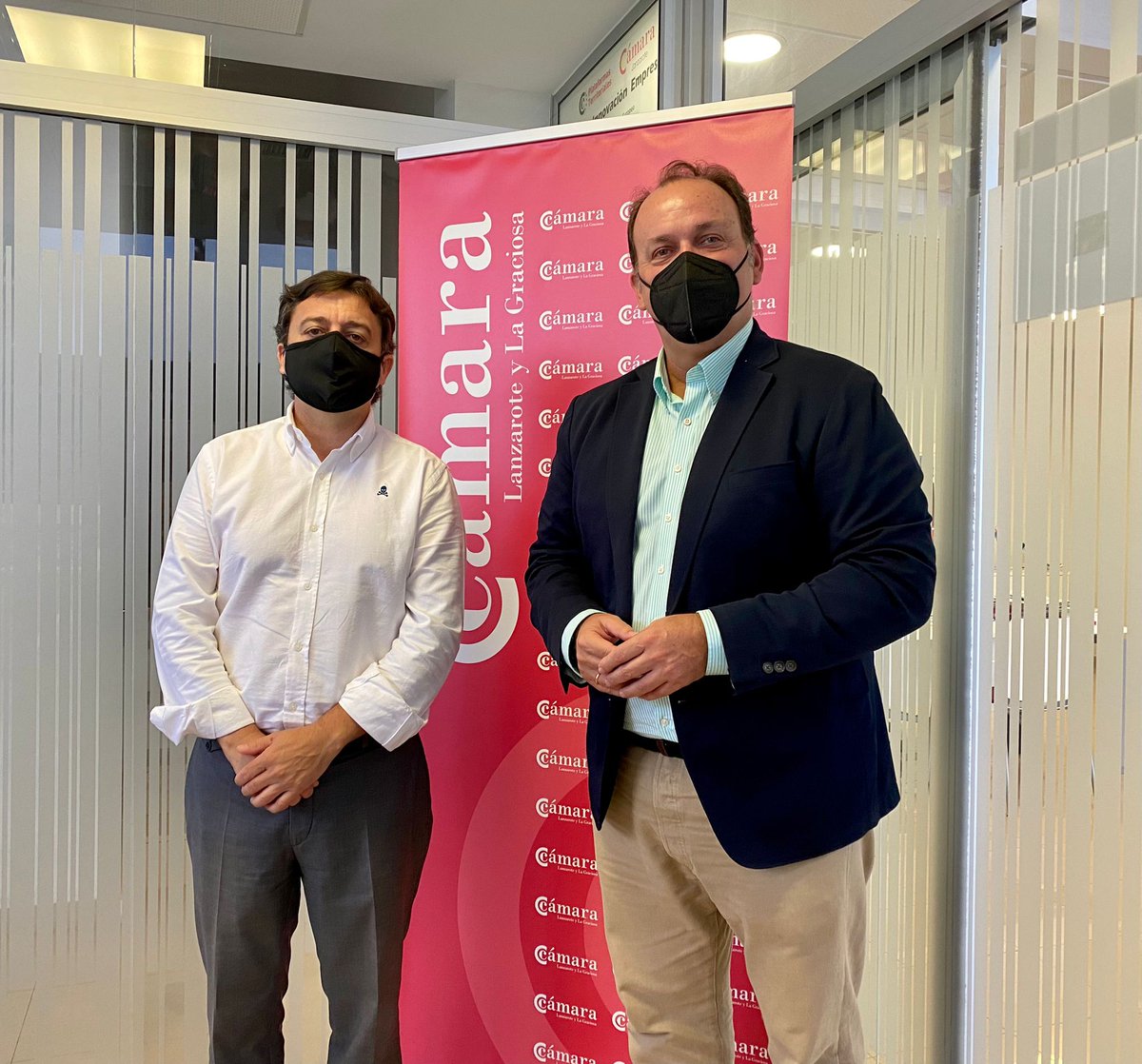 📸Nuestro diputado, <a href="/RicardoFPA/">Ricardo Fdez de la Puente</a> ha mantenido una reunión con José Torres, Presidente de la <a href="/CamaraLanzarote/">ᴄáᴍᴀʀᴀ ʟᴀɴᴢᴀʀᴏᴛᴇ ʏ ʟᴀ ɢʀᴀᴄɪᴏsᴀ</a>

👉Ha realizado una visita a la sede y vivero de empresas.