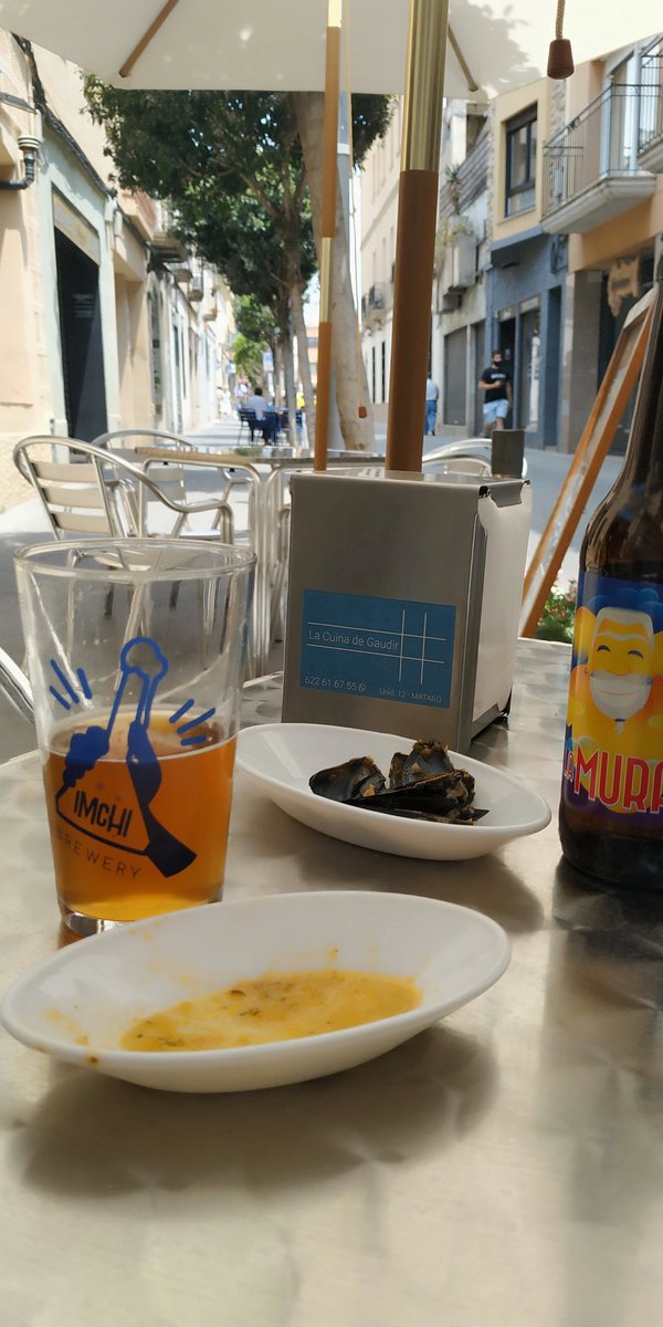 J_Masferrer's tweet photo. Degustant #imchibrewery #lamura a la terrasseta de @LGaudir https://t.co/aKz2uzGhg7