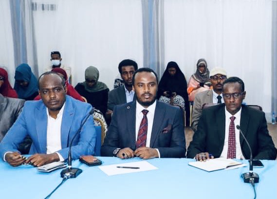 Rabi ayaa mahad iska leh. mar labaad waxa aan u mahad celinayaa RW Rooble oo ii idmaday in aan ka mid noqdo Xubnaha Guddida Doorashooyinka Heer Federaal, waxa aan u sharaxanahay shir gudoonka Guddida, waxa aan rejaynayaa in uu Ilaahay noo noo sakhiro waajibkaa Qaran #Soo_Dhawadaa