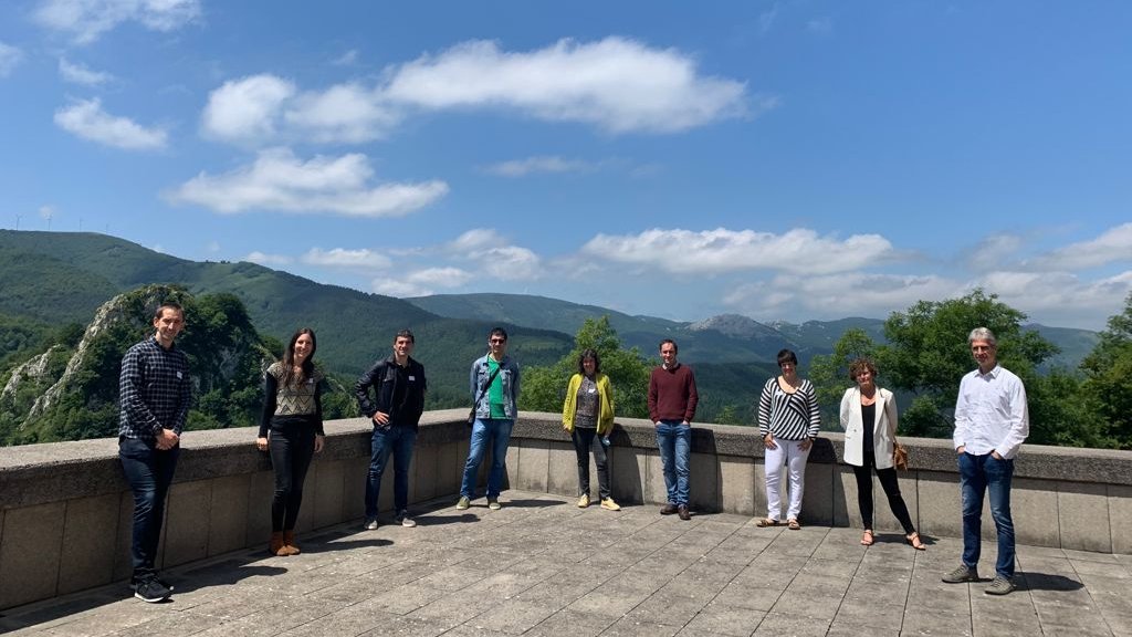 Huhezi's tweet image. Argazki atera dugu @MUnibertsitatea|ko ordezkaritzak @arantzazulab|eko #IkerketaElkargunea|n, diziplina anitzeko hiru fakultateetako ordezkariak izan gara bertan #LearningFromFuture