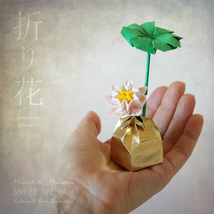 Oribana_Art's tweet photo. Mini #Oribana UNDER THE RAIN
ORIBANA CHARM collection
https://t.co/nQ9kT7B7fc
11 cm h
Starring #origami #designs: Nymphaea Alba (ie Water Lily) by Katrin & the fabulous Golden Vase by Yuri.
#paper #washi #MorikiKozo #paperfoil
Happy folding!
#ikebana #art #flowers https://t.co/Ar8NpU7hbQ