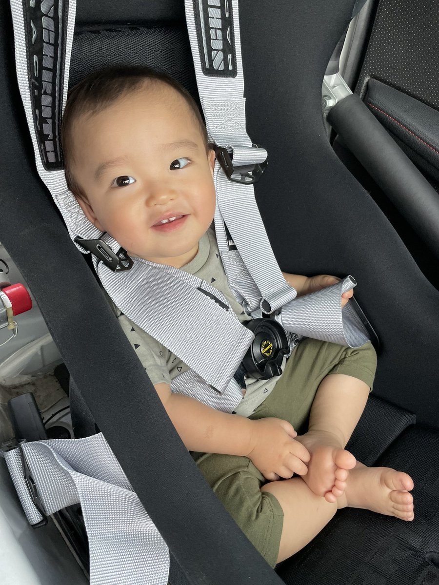 515ryoto0205's tweet photo. my family &amp; my car https://t.co/LGegin5zkO