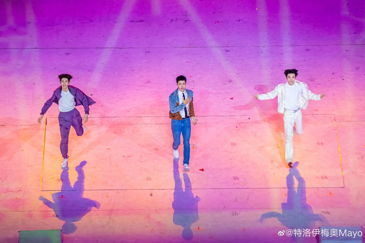 E5IWLIIVIAI2WE_?format=jpg