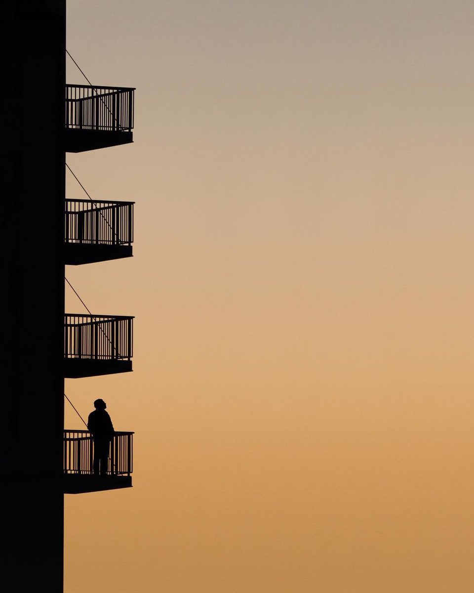 actualiteitjunk's tweet photo. #balkonscene #balconyscene https://t.co/JlnjUcKqDF