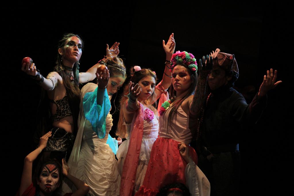 ¡Mes del teatro en Venezuela!

💙🎭
#45AñosYSeguimos