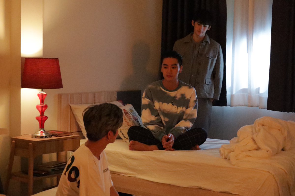 slowmotweets's tweet photo. Why's this so hilarious, creepy and depressing all at the same time??? 🤣🤣🤣🥺🥺😵 #YDestinyEP14 #PerthLayYoon #PerthNakhun #LayLayyo #YoonPhusanu https://t.co/VUjC9hN8We