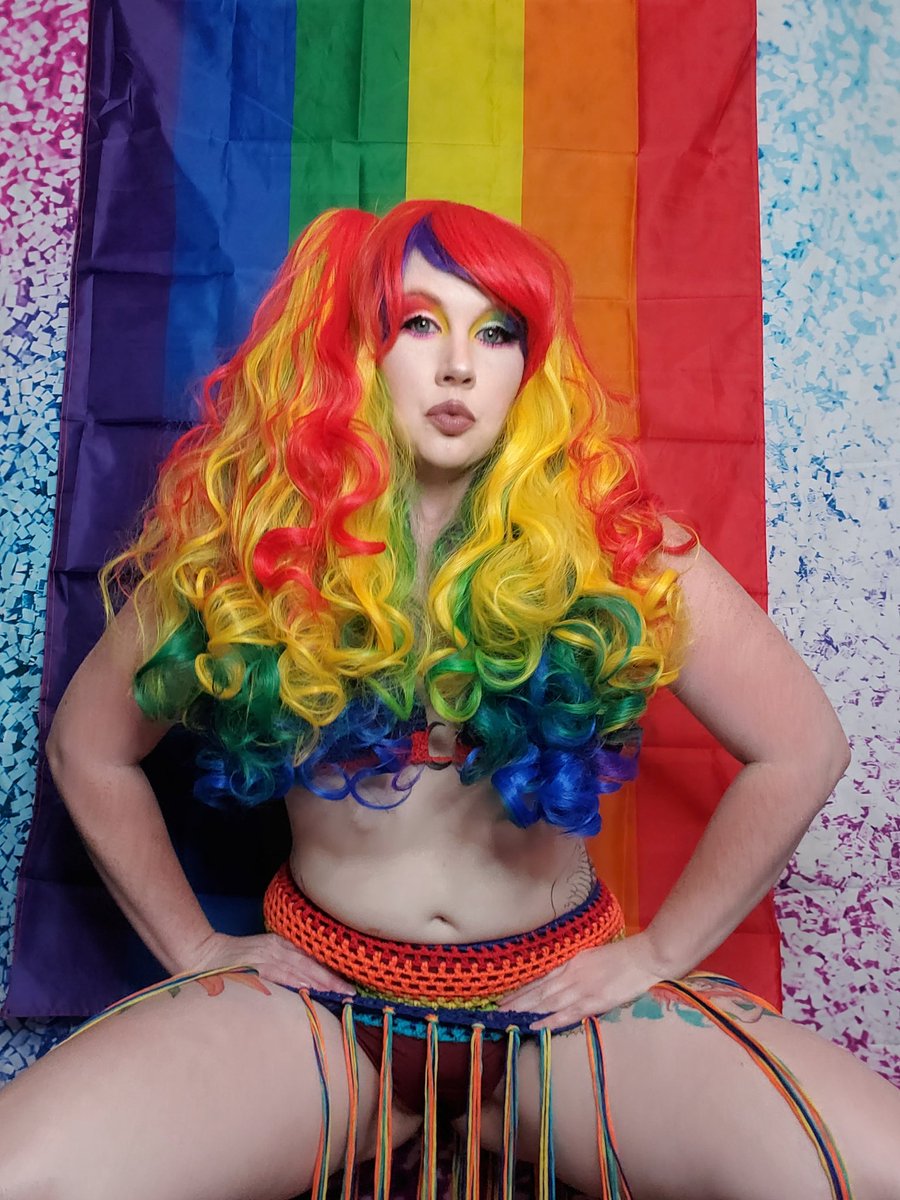 Buffa514's tweet photo. πRAINBOW WEEK FINALE!!! HAPPY PRIDE, Y'ALL!!β€π§‘ππππ #makeupwithmanda #rainbowweek #rainbowmakeup #pride #pride2021 #pridemakeup https://t.co/VR4JfsSqph