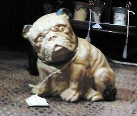 loyaltyofdogs's tweet photo. Antique #dog spotted near #Gettysburg! He looks surprised to find that he's in an antiques shop!
#dogsoftwitter #history #vintage #souvenirs #antques https://t.co/1b6Kt930AY