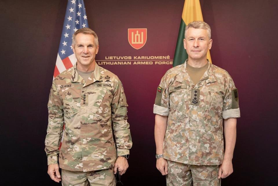 LTU_ArmedForces's tweet photo. Visit of @USSOCOM Commander Gen. Richard D. Clark in #Lithuania marks 1️⃣5️⃣ years of partnership &amp; true friendship between 
🇱🇹&amp;🇺🇸 #SOF. Meeting w/ 🇱🇹 CHOD LTG Valdemaras Rupšys to discuss military cooperation, security situation &amp; international missions #LithSOF @USEmbVilnius https://t.co/KbnQA8JYqi