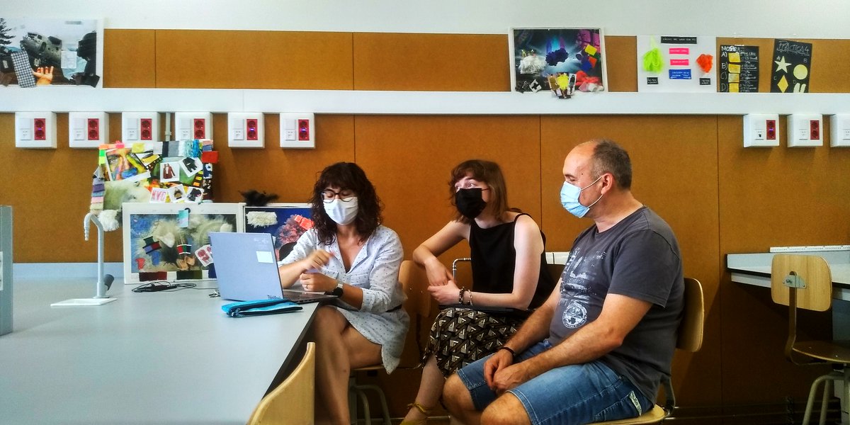 Ins_Terrassa's tweet photo. El Departament de Tèxtil de l'Institut Terrassa treballa els continguts d'un curs online (MOOC) sobre sostenibilitat a la indústria de la moda que es publicarà dins el projecte europeu FACTIVE
https://t.co/J2S3dXpYBj
#institutdeterrassa #ciclesformatius #tèxtil #educació #factive https://t.co/4B71NU48A3