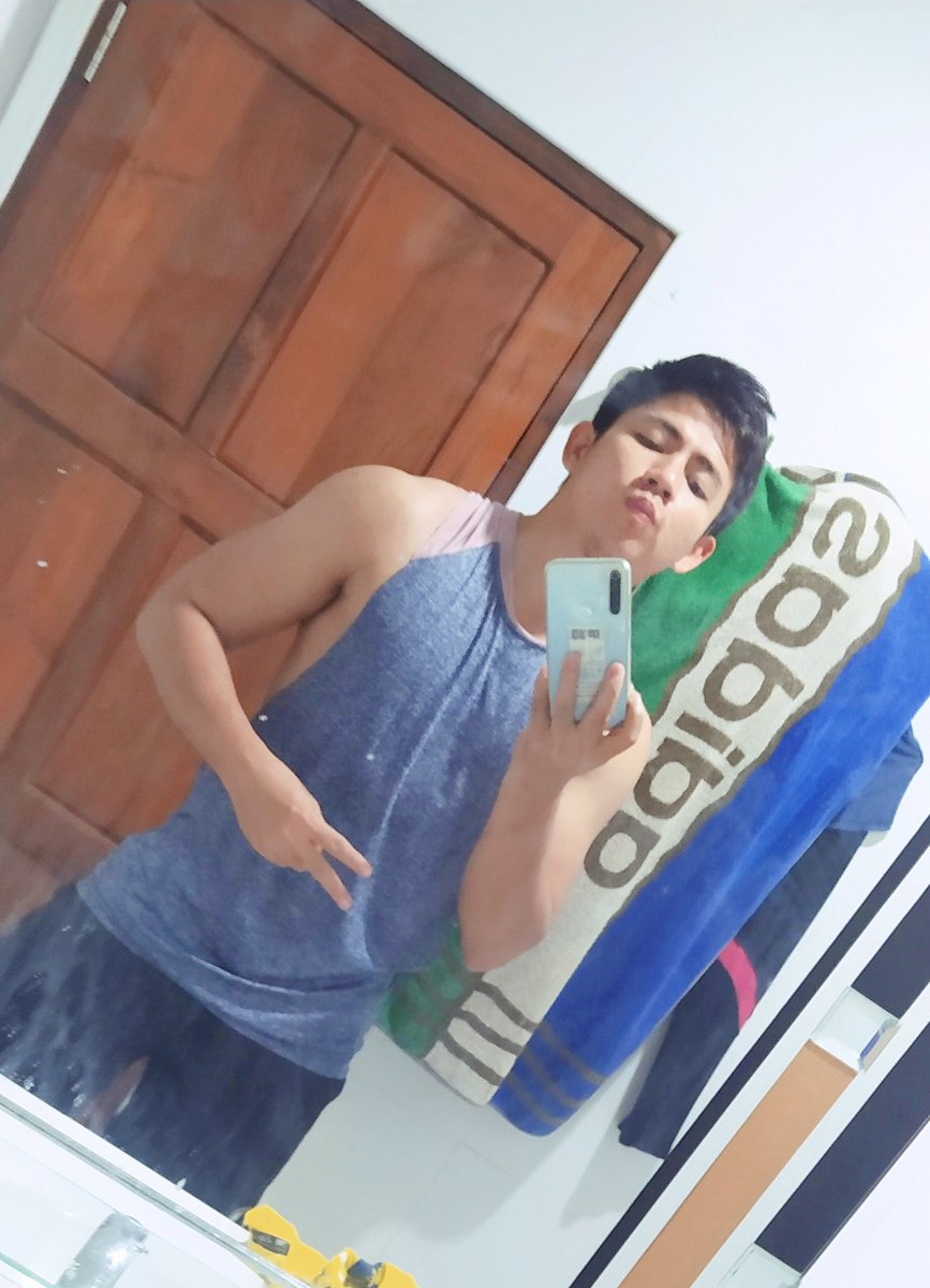 Retweet ပေးမှ ချစ်မှာနော် 
အသဲ ပေးရုံနဲ့ ချစ်သူမဖြစ်နိုင်ပါ