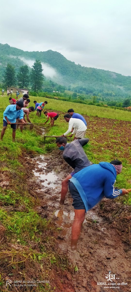 goonj's tweet photo. People of #Peddapadu village of #Visakhapatnam, came together to build themselves a 600 meters long #canal for irrigating their crops. This will have a multiplier effect on the well being and sustenance of the community
#DignityForWork https://t.co/pSU7oADvLI https://t.co/LL21WWauq6