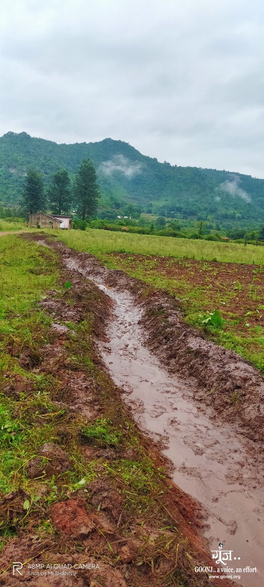 goonj's tweet photo. People of #Peddapadu village of #Visakhapatnam, came together to build themselves a 600 meters long #canal for irrigating their crops. This will have a multiplier effect on the well being and sustenance of the community
#DignityForWork https://t.co/pSU7oADvLI https://t.co/LL21WWauq6