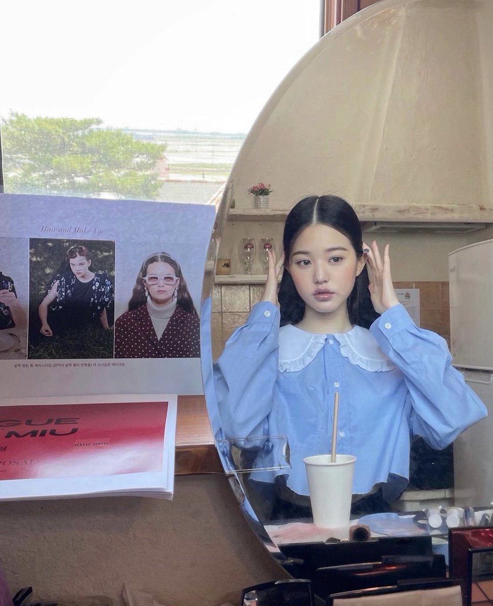 wonyoungpy's tweet image. 📸~21.06.30 

Actualización en instagram.

Preparándome 🧸💛#MiuMiu

#장원영 #ウォニョン #JangWonyoung #Wonyoung #원영