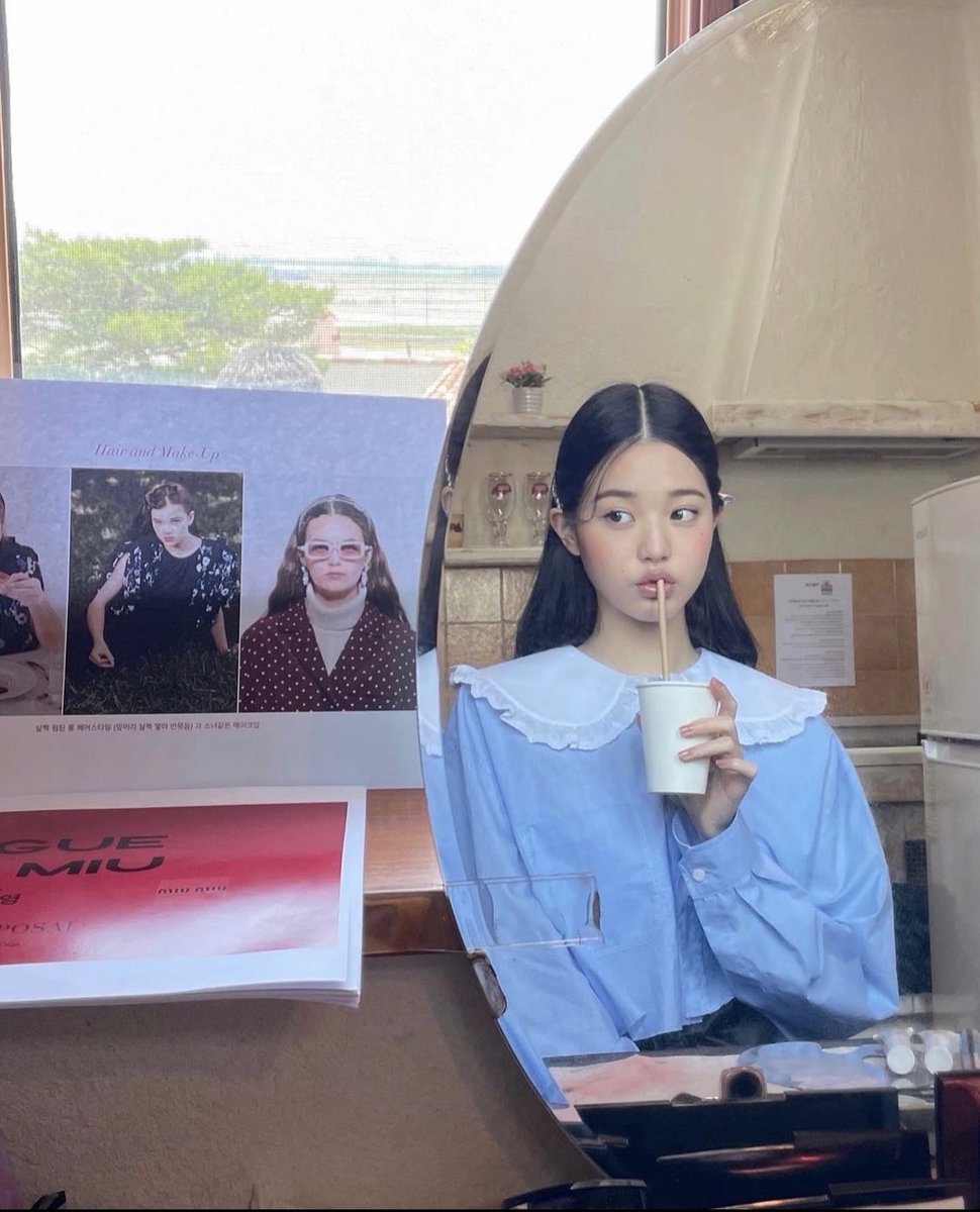 wonyoungpy's tweet image. 📸~21.06.30 

Actualización en instagram.

Preparándome 🧸💛#MiuMiu

#장원영 #ウォニョン #JangWonyoung #Wonyoung #원영