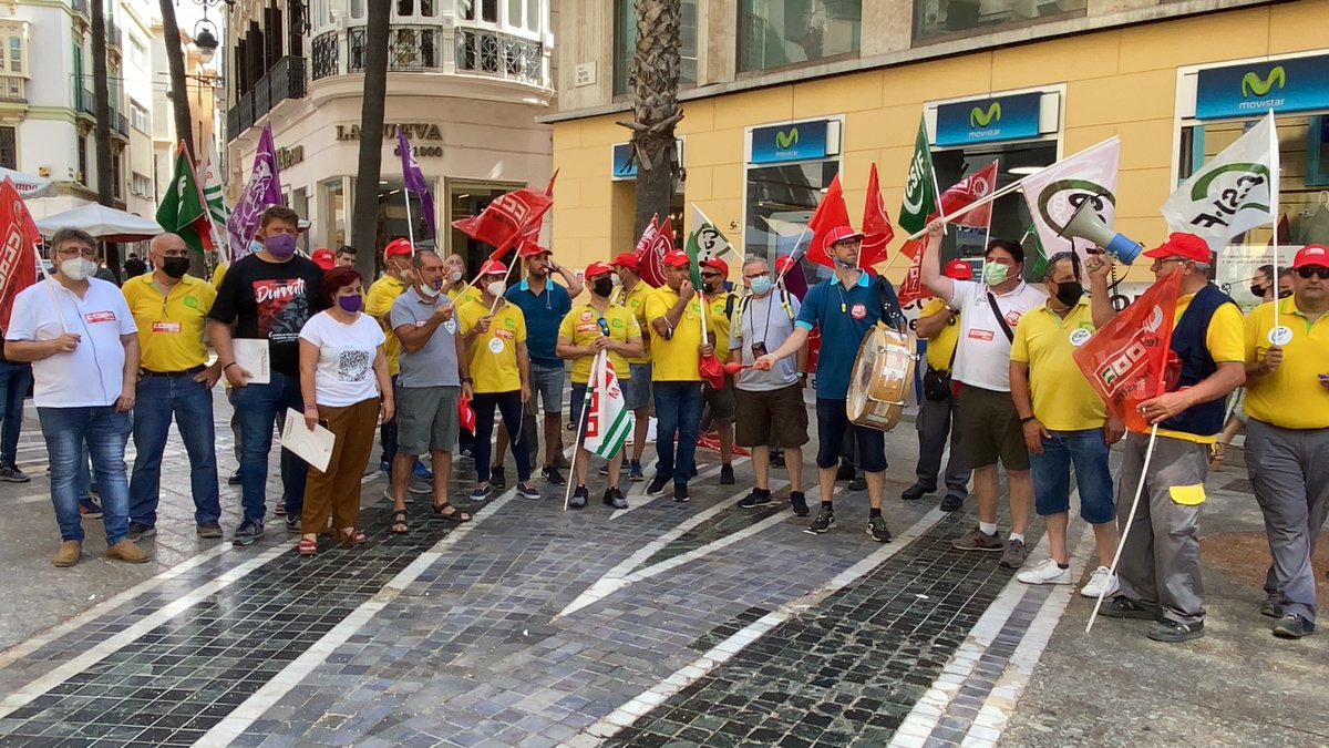 podemosmalaga's tweet photo. Hoy hemos estado apoyando a los trabajadores de @CotronicM en lucha por unas condiciones laborales dignas.

Frente a los despidos, la precariedad, los incumplimientos del convenio y las amenazas, movilización y unidad de acción.

Todo nuestro apoyo ✊ https://t.co/ZOqZ0CSE7A