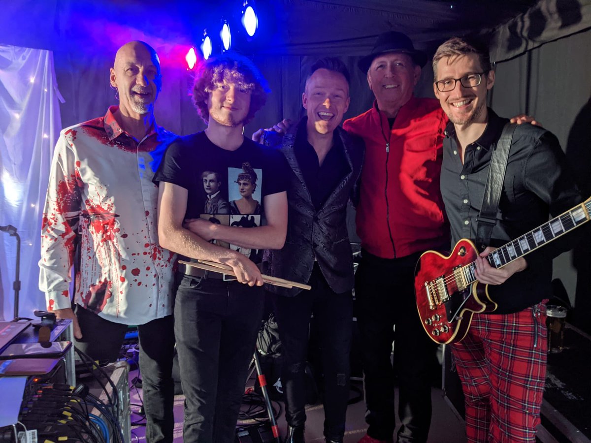 OrdinaryMen_OM's tweet photo. The band are ready!! https://t.co/YcXwf8D2eP