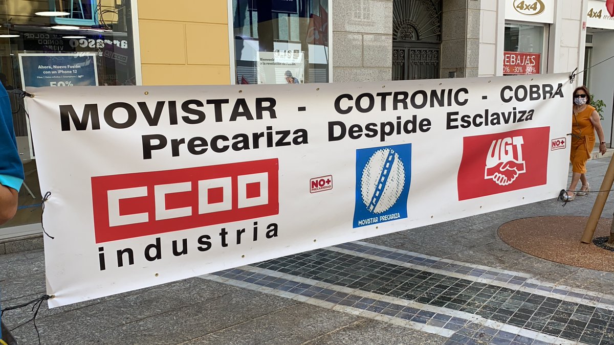 podemosmalaga's tweet photo. Hoy hemos estado apoyando a los trabajadores de @CotronicM en lucha por unas condiciones laborales dignas.

Frente a los despidos, la precariedad, los incumplimientos del convenio y las amenazas, movilización y unidad de acción.

Todo nuestro apoyo ✊ https://t.co/ZOqZ0CSE7A
