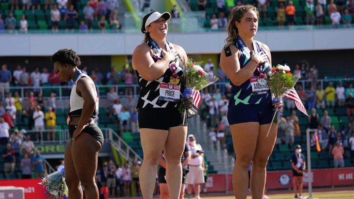 L’atleta #GwenBerry dà le spalle alla bandiera americana durante l’inno.
#USA #razzismo #BlackLivesMatter
#sport #Olimpiadi 
bit.ly/3h6EnNn