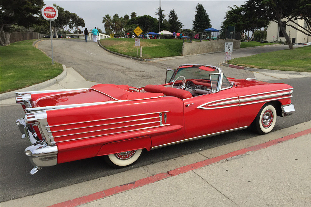 Mercomatic's tweet image. 1958 #Oldsmobile #Dynamic88 #Convertible; 371 cid, 3x2 bbl J-2 induction system, 312 hp; Jet-Away HydraMatic; All #GM cars enjoyed a thorough one-year only restyling. This was the entry level Olds. The new look was considerably bulkier, and encrusted with appreciably more chrome.