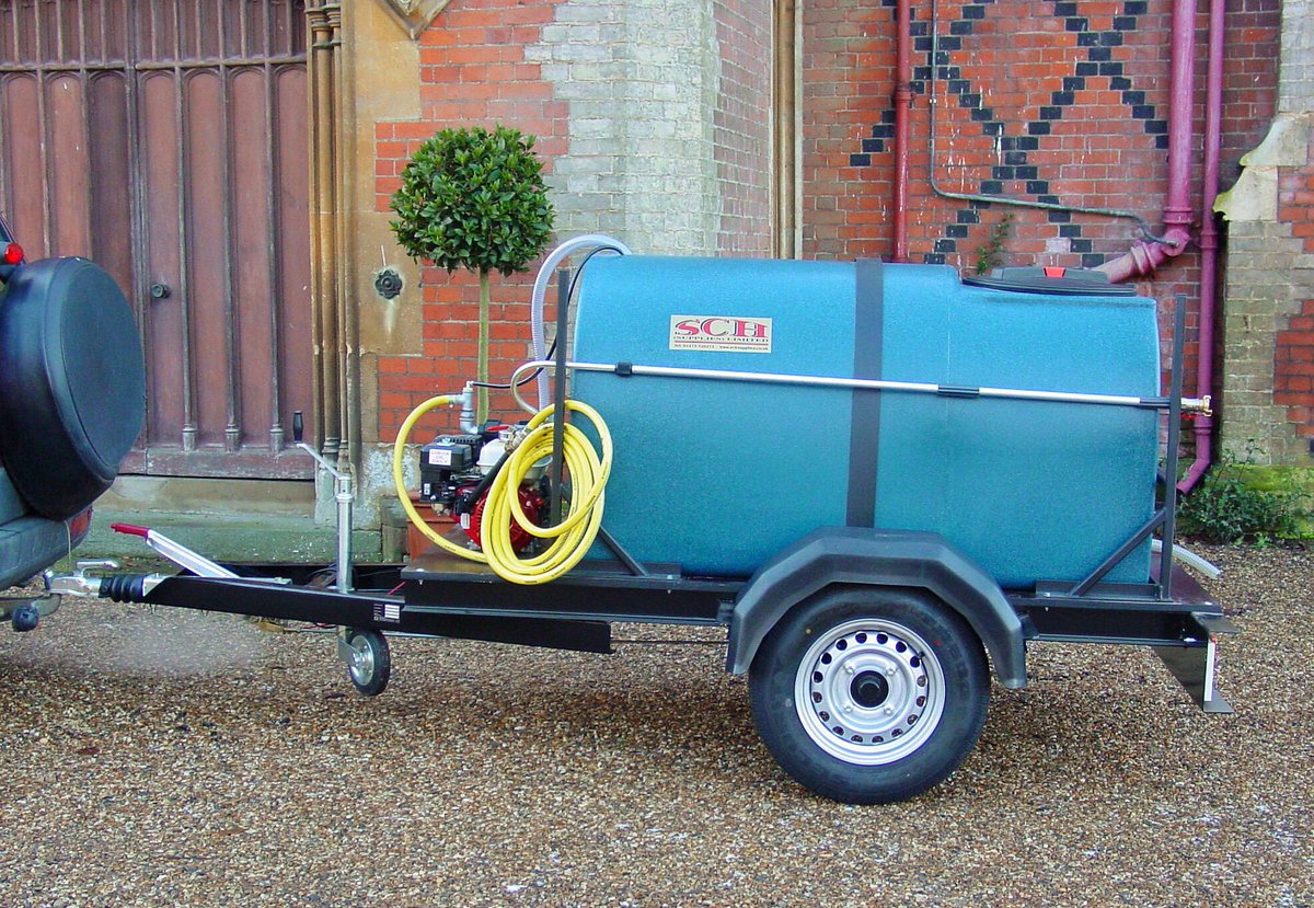 The HBU900(P) Towed Water Unit has a huge 900 litre capacity tank. The tank is supported on a strong steel frame complete with  brakes, lights and a jockey wheel. The watering unit is powered by a 2” centrifugal Honda engine with a flow rate of 450 litres per minute.