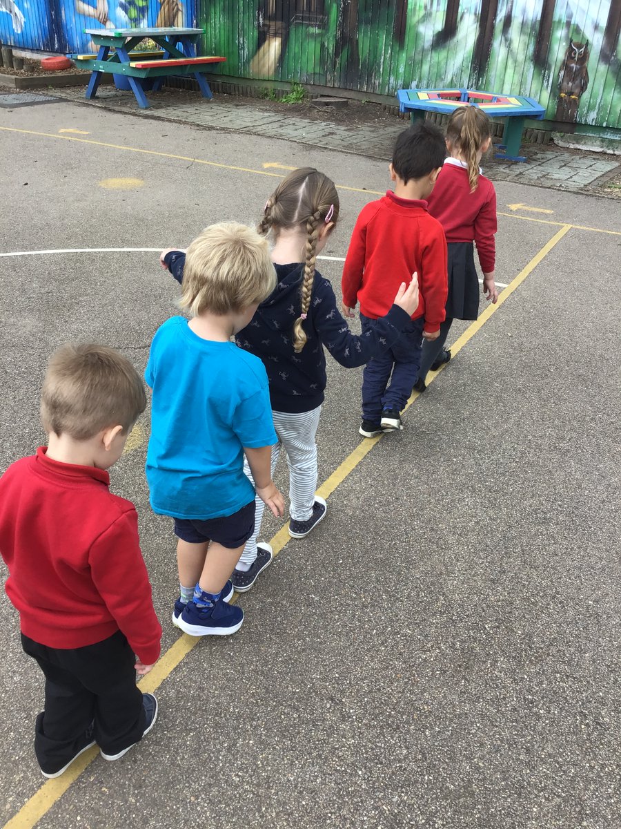 Guyhirnschool's tweet photo. During outside play pre-school were practicing moving in a variety of way.
#guyhirnschool #guyhirnpreschool
#outdoorplay #exploringmovement https://t.co/5VdWwvDjAJ