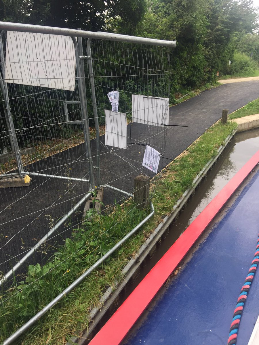 OX3reporting's tweet image. No safe way to land and open lift bridge due to inconsiderate works barriers at lift bridge in oxford ⁦@CRTContactUs⁩