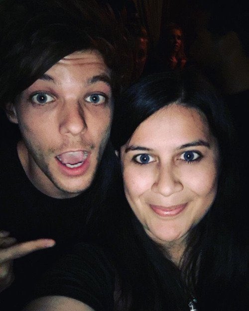 LT_throwback's tweet image. Today Louis (june 30) in 2016 was with a fan at Hotel Cafe in LA.