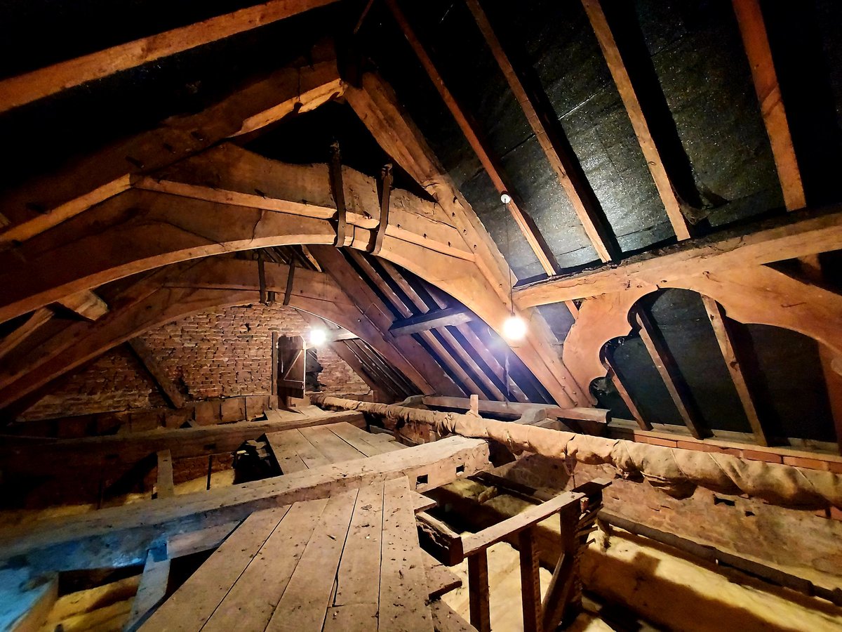 Recording the surviving late mediaeval roof structure above the gatehouse range @HolmePierrepont Hall. Tree-ring dated to 1496-1516, the arch-bracing and windbracing are some of the finest timberwork of the period in the East Midlands.