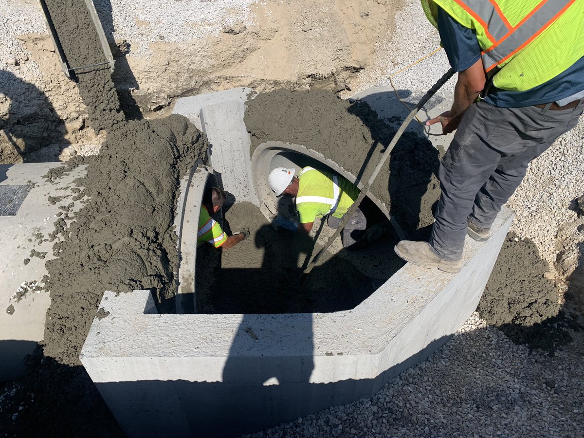 ImproveBellRoad's tweet photo. Installing large elliptical pipe and structures along Bell Road, south of Terrace Drive for Phase 3. https://t.co/3RYsCKnlZV