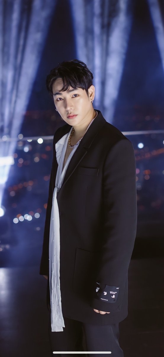 Janenoiiii's tweet photo. เฮีย นุชว่านุชไม่ไหวอะลุคนี้ หล่อมาก หล่อมากกกกกกกกกก @peckpalit 
#พี่เป๊กดิสนีย์ 
#DisneyPlusHotstarTH 
#สวัสดีดิสนีย์พลัสฮอตสตาร์ 
#เป๊กผลิตโชค
#PeckPaLitChoke https://t.co/T1Iu4CDbLC