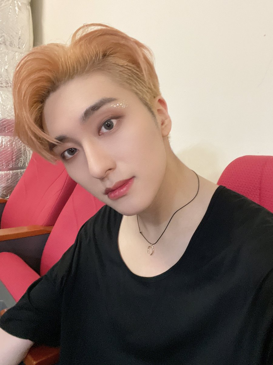 OmegaX_members's tweet photo. [#OX]

오늘 정말 행복했습니다..
내일부터 또 힘차게 시작할게요! 
사랑합니다❤️

#OMEGA_X #오메가엑스 #세빈 https://t.co/tP6tPWWmTD