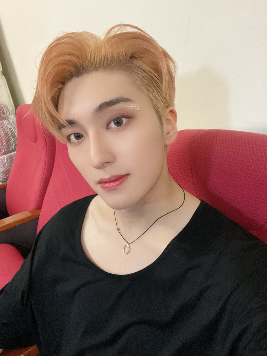 OmegaX_members's tweet photo. [#OX]

오늘 정말 행복했습니다..
내일부터 또 힘차게 시작할게요! 
사랑합니다❤️

#OMEGA_X #오메가엑스 #세빈 https://t.co/tP6tPWWmTD