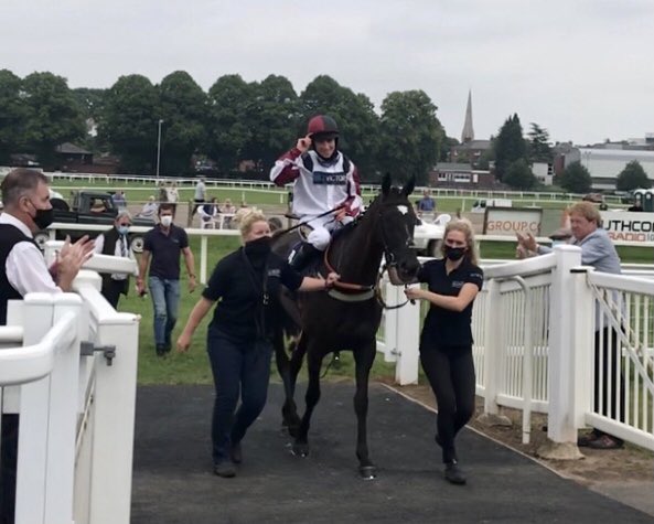 ValueRacingClub's tweet photo. A smart chasing debut from Pisgah Pike @WorcesterRaces. Beating horses rated much higher than him. Beautifully turned out and prepped by @jamiesnowden and all at Folly House. Super ride by Gavin Sheehan. https://t.co/zJQkS9fEWp
