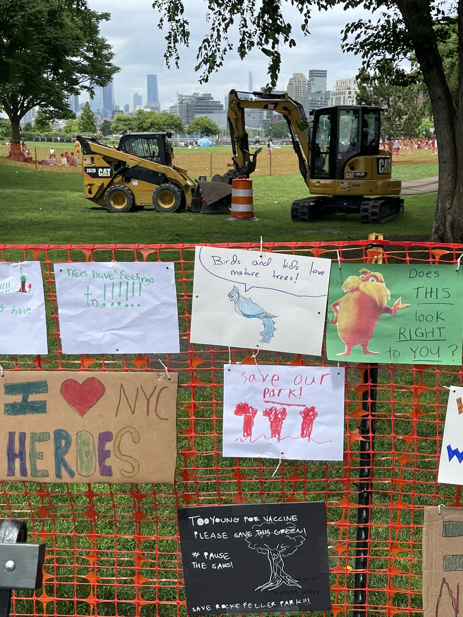 NicolaMar's tweet photo. Dear @BrookeBaldwin: families have been sleeping in #RockefellerPark for days to #StopTheSaws from cutting down our trees and destroying our park. Please cover this story. Our petition has 6K signatures. #SaveRockefellerPark #NYCParks https://t.co/0Wa7zcI8gx
