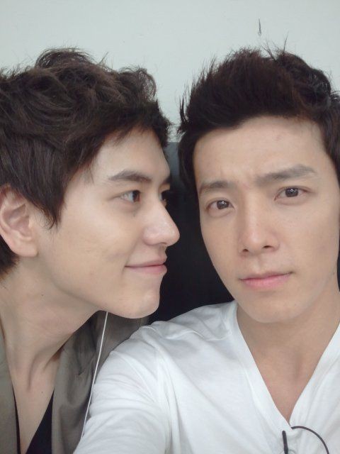 동해 얼굴 좋아하는 규현과 동해는 잘생겼다
