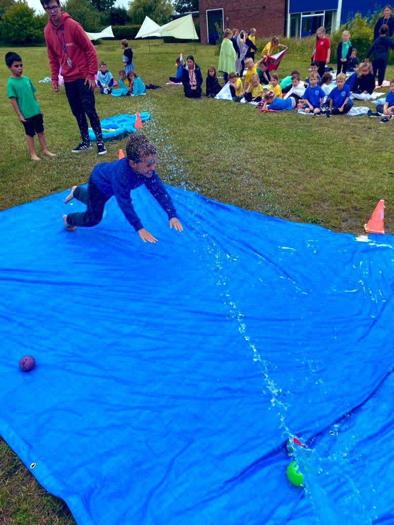 Astley_Primary's tweet image. 💦 WATER SLIIIIIIIIIDE 💦

ALL THE FUN from our super bubbles today celebrating our active week with a water extravaganza 🤩

#slipnslide #aceactiveweek #weareastley #weareace #wellbethereforyou 💙
