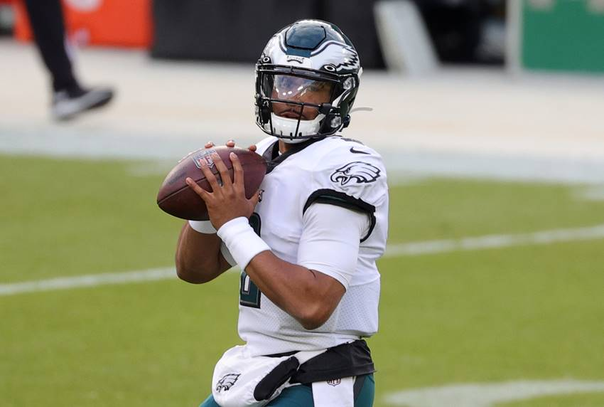 thomasrp93's tweet photo. "If you watched Hurts in practice or in a game, the one thing you will know is that he is accurate.
Does he mess up because he don't know some things? Yes, that's what young players do, but don't tell me he's inaccurate."

- Jason Avant on Jalen Hurts
#Eagles (via @InsideBirds) https://t.co/w4Ok5l7JHi