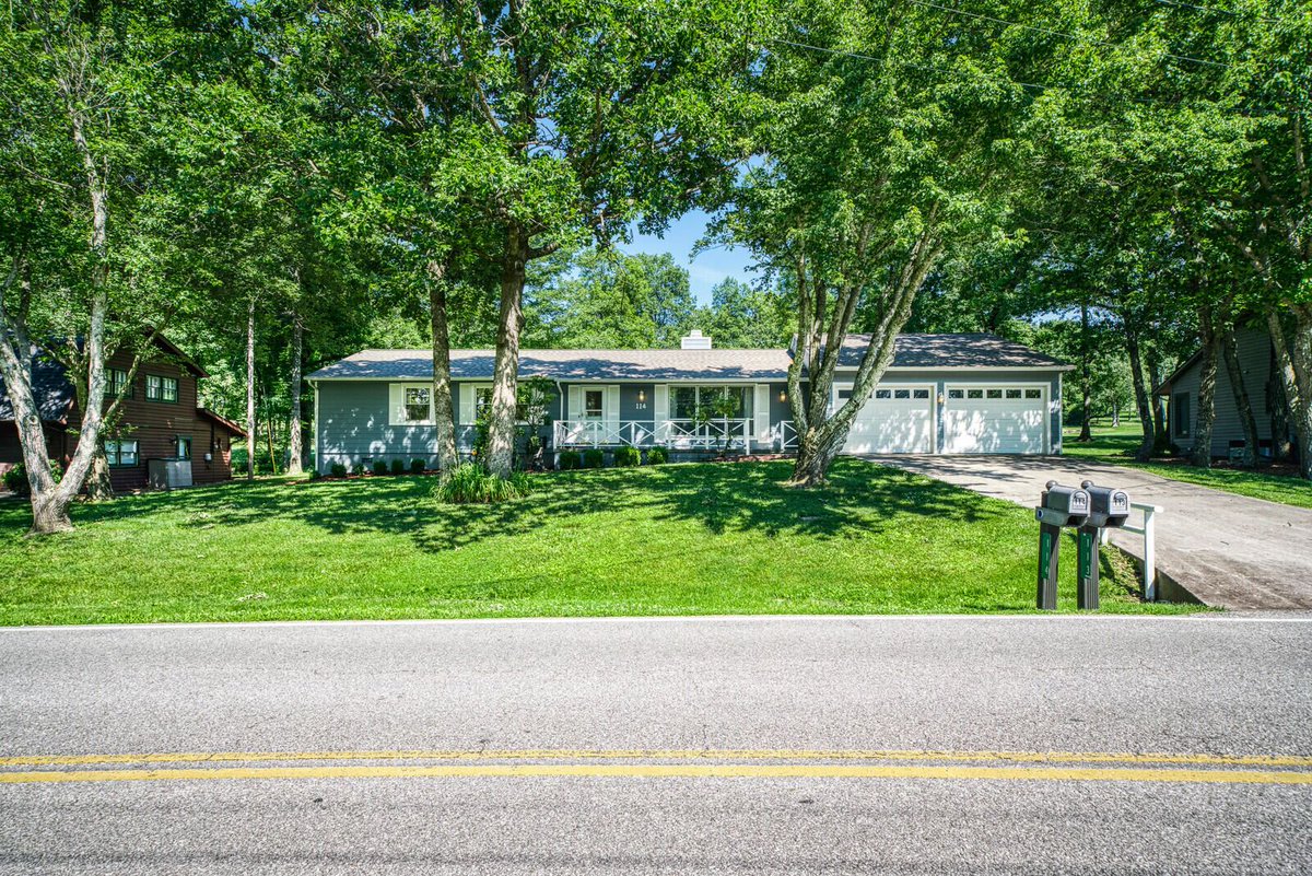 Check out this listing! 114 Fairway Drive, Crossville, TN, 38558 

$270,000 | 3 Beds | 2 Baths | 1864 sq. ft.

Contact me for more details!

FIRST REALTY COMPANY
Julie V. Thompson, REALTOR
(931) 484-0226 Office / (931) 248-0226 Cell
jthompson1405@gmail.com topcrossvillehomes.com/TN/Crossville/…